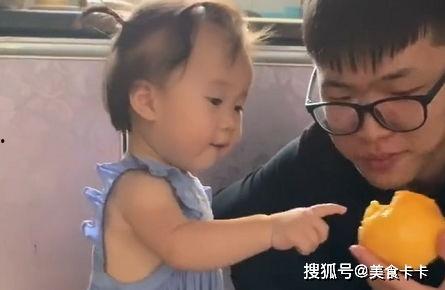 温州萌娃回村吃瓜视频,童趣盎然乡村生活