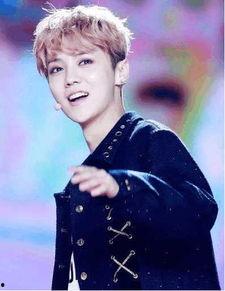 鹿晗在上海吃瓜事件视频,明星日常也接地气